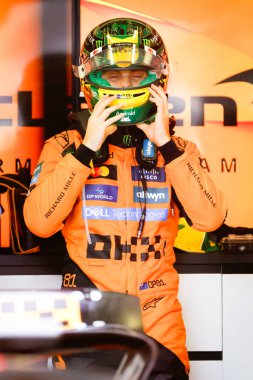 Avustralya 'nın Melbourne kentinde Albert Park' taki Avustralya Formula 1 Grand Prix 'sinden önce Avustralya' dan Oscar Piastri ve McLaren Formula 1 takımı MCL39