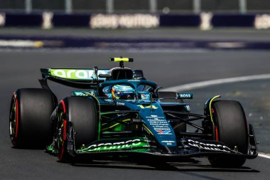 MELBOURNE, AUSTRALIA - 14 Mart: İspanya 'dan Fernando Alonso, Avustralya Formula 1 Grand Prix' inde ilk antrenman sırasında Aston Martin Aramco F1 Team AMR25 'i sürdü.