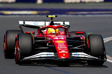 MELBOURNE, AUSTRALIA - 14 Mart: Büyük Britanya 'dan Lewis Hamilton, Avustralya Formula 1 Grand Prix' inde ilk antrenman sırasında Scuderia Ferrari HP-25 kullanıyor.