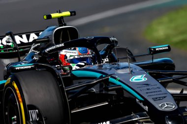 MELBOURNE, AUSTRALIA - 14 Mart: İtalyan Andrea Kimi Antonelli, Avustralya Formula 1 Grand Prix 'inde Melbourne' deki Albert Park 'ta yapılan ilk antrenmanda Mercedes AMG Petronas F1 takımı W16' yı sürdü.