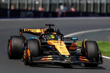 MELBOURNE, AUSTRALIA - 14 Mart: Avustralyalı Oscar Piastri Avustralya 'nın Melbourne kentindeki Albert Park' ta gerçekleştirilen Avustralya Formula 1 Grand Prix 'inde ilk antrenman sırasında McLaren Formula 1 takımı MCL39' u sürdü.