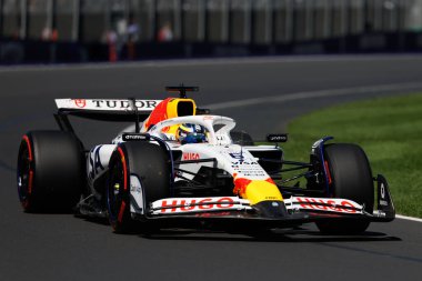 MELBOURNE, AUSTRALIA - 14 Mart: Isack Hadjar, Avustralya Formula 1 Grand Prix 'inde Melbourne' daki Albert Park 'ta yapılan ilk antrenman sırasında VCARB 02 VCARB 02 Visa Cash App Racing Bulls Team' i kullandı.