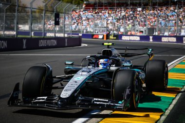 MELBOURNE, AUSTRALIA - 14 Mart: İtalyan Andrea Kimi Antonelli, Avustralya Formula 1 Grand Prix 'inde Melbourne' deki Albert Park 'ta yapılan ilk antrenmanda Mercedes AMG Petronas F1 takımı W16' yı sürdü.