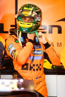 Avustralya 'nın Melbourne kentinde Albert Park' taki Avustralya Formula 1 Grand Prix 'sinden önce Avustralya' dan Oscar Piastri ve McLaren Formula 1 takımı MCL39