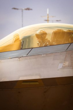 MELBOURNE, AUSTRALIA - 29 Mart: Lockheed F-22 Raptor 29 Mart 2025 tarihinde Melbourne, Avustralya 'da Avalon Havalimanı' nda sahne almaktadır..