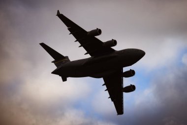 MELBOURNE, AUSTRALIA - 29 Mart: C-17a Globemaster III 29 Mart 2025 tarihinde Avustralya Melbourne, Avustralya 'daki Avalon Havaalanı' nda 2025 sayılı Avalon Hava Gösterisi sırasında hava gösterisinde görüldü..
