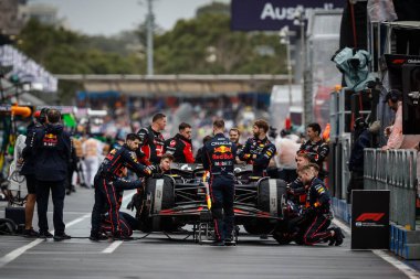 Avustralya 'nın Melbourne kentindeki Albert Park' ta düzenlenen Avustralya Formula 1 Grand Prix 'sinde Oracle Red Bull Racing RB21' i kullanan Yeni Zelandalı Liam Lawson