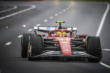 Büyük Britanya 'dan Lewis Hamilton, Avustralya' nın Melbourne kentindeki Albert Park 'ta düzenlenen 2025 Avustralya Grand Prix' sinde Scuderia Ferrari HP 'yi sürüyor.