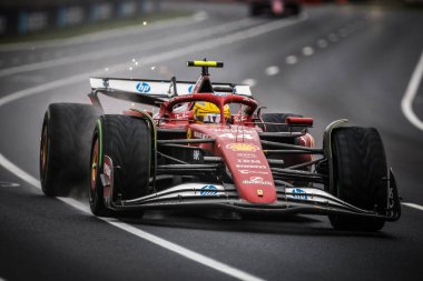 Büyük Britanya 'dan Lewis Hamilton Avustralya' nın Melbourne kentindeki Albert Park 'ta düzenlenen Avustralya Formula 1 Grand Prix' sinde Scuderia Ferrari HP-25 sürüyor.