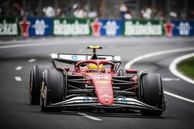Büyük Britanya 'dan Lewis Hamilton Avustralya' nın Melbourne kentindeki Albert Park 'ta düzenlenen Avustralya Formula 1 Grand Prix' sinde Scuderia Ferrari HP-25 sürüyor.