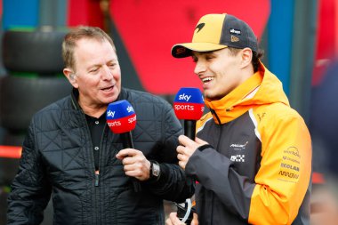 İngiltere 'den Lando Norris ve Avustralya' nın Melbourne kentinde Albert Park 'ta gerçekleştirilen Avustralya Formula 1 Grand Prix' sini kazandıktan sonra Martin Brundle ile sohbet etti.