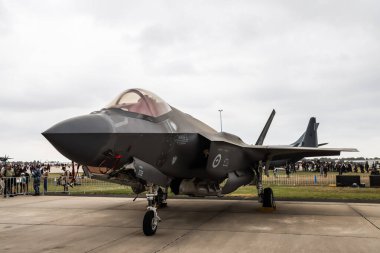 MELBOURNE, AUSTRALIA - 29 Mart 2025 tarihinde Avustralya 'nın Melbourne kentinde Avustralya Uluslararası Hava Gösterisinde bir RAAF F-35A Lightning II.