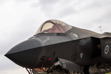 MELBOURNE, AUSTRALIA - 29 Mart 2025 tarihinde Avustralya 'nın Melbourne kentinde Avustralya Uluslararası Hava Gösterisinde bir RAAF F-35A Lightning II.