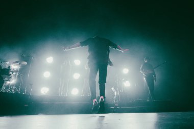 Avustralyalı müzik grubu Holy Holy Holy 'den Timothy Carroll 17 Mayıs 2025' te Melbourne, Avustralya 'daki The Forum Theatre' da Grand Hiatus ulusal turnesini gerçekleştirdi.