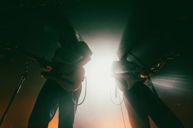 MELBOURNE, AUSTRALIA - 18 Mayıs: Avustralyalı müzik grubu Holy Holy 18 Mayıs 2025 tarihinde Avustralya 'nın Melbourne kentinde The Corner Hotel' de Grand Hiatus ulusal turnesini gerçekleştirdi.