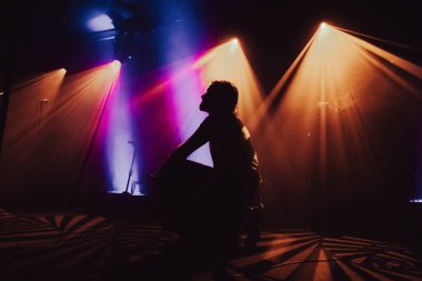 MELBOURNE, AUSTRALIA - 18 Mayıs: Avustralyalı müzik grubu Holy Holy 18 Mayıs 2025 tarihinde Avustralya 'nın Melbourne kentinde The Corner Hotel' de Grand Hiatus ulusal turnesini gerçekleştirdi.