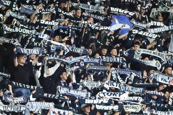 MELBOURNE, AUSTRALIA - 31 Mayıs: Melbourne Victory fan atmosferi Melbourne City ve Melbourne Victory arasındaki A-League Mens Grand Final maçı öncesinde 31 Mayıs 2025 tarihinde Melbourne, Avustralya.