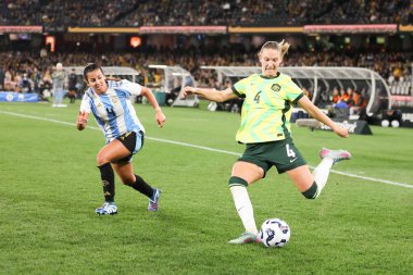 Avustralyalı Clare Hunt, 30 Mayıs 2025 tarihinde Avustralya 'nın Melbourne kentinde, Marvel Stadyumu' nda Avustralyalı Matildas ve Arjantin arasında oynanan uluslararası dostluk karşılaşmasında topu çaprazladı..