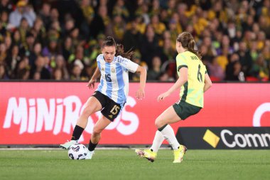 MELBOURNE, AUSTRALIA - 30 Mayıs: Arjantinli Maria Florencia Bonsegundo, Avustralyalı Clare Wheeler ile 30 Mayıs 2025 tarihinde Avustralya 'nın Melbourne kentinde oynanan Marvel Stadyumu' nda oynanan uluslararası dostluk karşılaşmasında