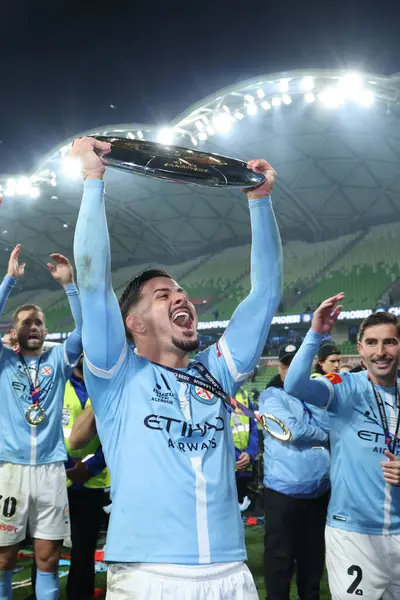 MELBOURNE, AUSTRALIA - 31 Mayıs: Melbourne City ve Marco Tilio, 31 Mayıs 2025 tarihinde Melbourne, Avustralya 'da Melbourne City ile Melbourne Victory arasında oynanan A-League Erkekler Grand Final maçını kutladılar..