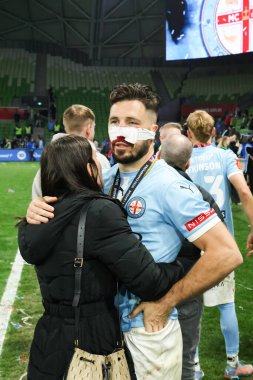 MELBOURNE, AUSTRALIA - 31 Mayıs: Melbourne City 'li Mathew Leckie Melbourne City ile Melbourne City arasındaki A-League Erkekler Grand Final maçını kazandıktan sonra 31 Mayıs 2025' te, Avustralya 'nın Melbourne kentinde.