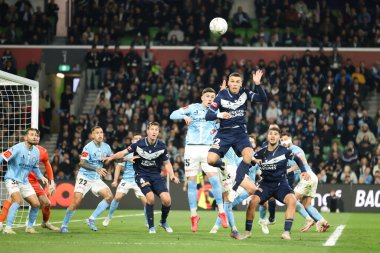 MELBOURNE, AUSTRALIA - 31 Mayıs: Melbourne Victory 'den Joshua Rawlins, Melbourne City ile Melbourne Victory arasında 31 Mayıs 2025' te Melbourne, Avustralya 'da oynanan A-League Mens Grand Final karşılaşmasında sıçradı..