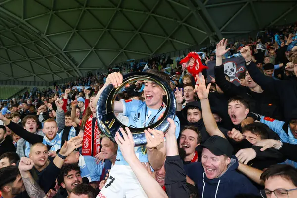 MELBOURNE, AUSTRALIA - 31 Mayıs: Melbourne City ve Max Caputo, Melbourne City ile Melbourne Victory arasındaki A-League Mens Grand Final maçını 31 Mayıs 2025 'te Melbourne, Avustralya' da kutladı..