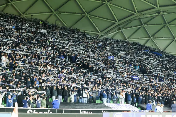 MELBOURNE, AUSTRALIA - 31 Mayıs: Melbourne Victory fan atmosferi Melbourne City ve Melbourne Victory arasındaki A-League Mens Grand Final maçı öncesinde 31 Mayıs 2025 tarihinde Melbourne, Avustralya.