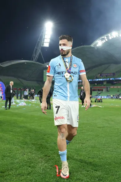 MELBOURNE, AUSTRALIA - 31 Mayıs: Melbourne City 'li Mathew Leckie Melbourne City ile Melbourne City arasındaki A-League Erkekler Grand Final maçını kazandıktan sonra 31 Mayıs 2025' te, Avustralya 'nın Melbourne kentinde.