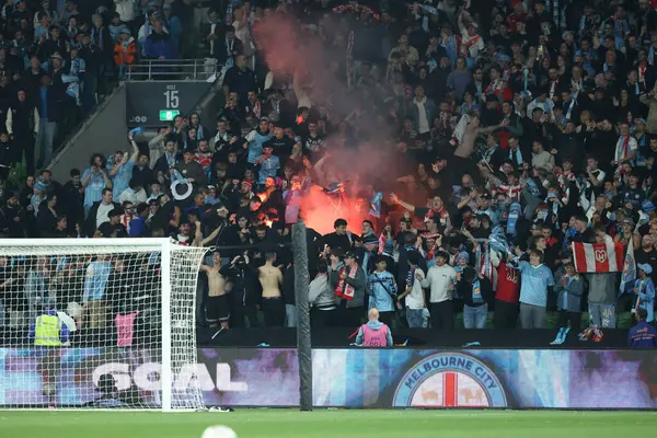 Melbourne City taraftarları 31 Mayıs 2025 'te Melbourne City ile Melbourne City arasındaki A-League Mens Grand Final maçında Avustralya' nın Melbourne kentinde oynanan golleri kutladılar..