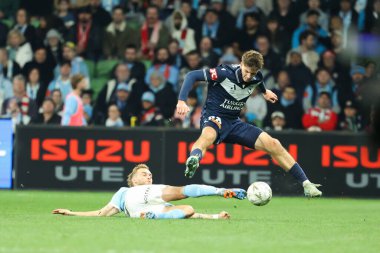 MELBOURNE, AUSTRALIA - 31 Mayıs: Melbourne City 'den Nathaniel Atkinson, Melbourne City ile Melbourne City arasında 31 Mayıs 2025' te Melbourne, Avustralya 'da oynanan A-League Erkekler Grand Final karşılaşmasında Kasey Bos ile mücadele etti..