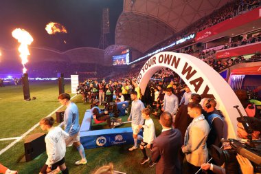MELBOURNE, AUSTRALIA - 31 Mayıs: Takımlar Melbourne City ile Melbourne Zaferi arasında 31 Mayıs 2025 'te Melbourne, Avustralya' da oynanan A-League Mens Grand Final karşılaşması öncesinde sahaya girdiler..
