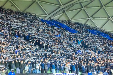 Melbourne City ve Melbourne Zaferi arasında 31 Mayıs 2025 'te Melbourne, Avustralya' da oynanan A-League Erkekler Grand Final karşılaşması öncesinde Melbourne Victory taraftarları.
