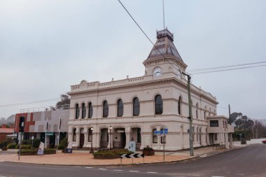 CRESWICK, AUSTRALIA - 21 Haziran 2025: Avustralya 'nın Victoria kentinde soğuk bir kış sabahı Ballarat yakınlarındaki tarihi Creswick ve Town Hall kasabası