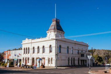 CRESWICK, AUSTRALIA - 5 Temmuz 2025: Ballarat yakınlarındaki tarihi Creswick ve Town Hall kasabası