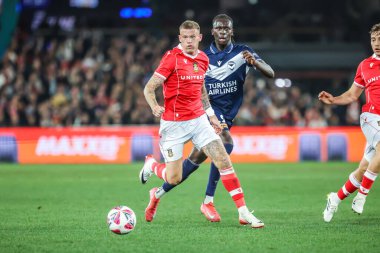 MELBOURNE, AUSTRALIA - 11 Temmuz: James McClean Wrexham 11 Temmuz 2025 'te Avustralya' nın Melbourne Stadyumu 'nda Melbourne Victory' ye karşı oynarken.
