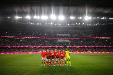 MELBOURNE, AUSTRALIA - 11 Temmuz 2025 tarihinde Avustralya 'nın Melbourne şehrinde oynanan Melbourne Victory ve Wrexham AFC dostluk maçı öncesinde Wrexham AFC takımı fotoğrafı.