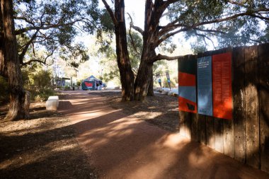 WARBURTON, AUSTRALYA - 20 Temmuz 2025: Warburton, Victoria, Avustralya 'da sıcak bir kış gününde Wesburn yakınlarındaki yepyeni Warburton Bisiklet Parkı' nda sürücü