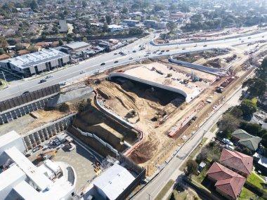 MELBOURNE, AUSTRALYA - Ağustos 03 2025: Watsonia ve Yallabie, Melbourne, Victoria, Avustralya 'da Kuzey Doğu Bağlantı tüneli inşaatı