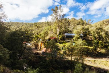 WALHALLA, AUSTRALYA - 8 Ağustos 2025: Walhalla Goldfields Demiryolu Baw Baw Shire, Victoria, Avustralya