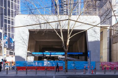 MELBOURNE, AUSTRALIA - 16 Ağustos 2025: Metro Tüneli projesinin bir parçası olarak, Eyalet Kütüphanesi ve Melbourne Merkezi yakınlarındaki inşaatta bulunan Devlet Kütüphanesi. Melbourne, CBD, Victoria, Avustralya 'da yer alan