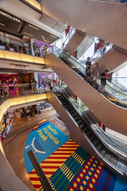 HONG KONG, ÇİN - 29 EYLÜL 2024: Hong Kong, Çin 'deki Hong Kong Adası' ndaki Lugard Bulvarı yakınlarındaki Tepe Tramvayı