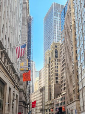 Wall St City manzarası Manhattan, New York, ABD 'de açık bir yaz gününde