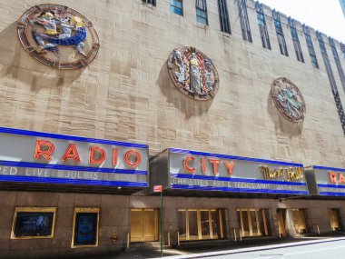 NEW YORK, ABD - 6 Temmuz 2025: Manhattan, New York, ABD 'deki ikonik Radio City Music Hall