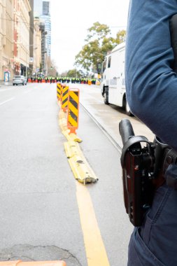 MELBOURNE, AUSTRALYA - 31 Ağustos 2025: Göçmenlik karşıtı protestocular ve karşı protestocular 31 Ağustos 2025 'te Melbourne, Victoria, Avustralya' da çatışmaya girdi.