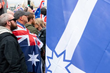 MELBOURNE, AUSTRALYA - 31 Ağustos 2025: Göçmenlik karşıtı protestocular ve karşı protestocular 31 Ağustos 2025 'te Melbourne, Victoria, Avustralya' da çatışmaya girdi.