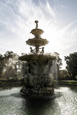 MELBOURNE, AUSTRALIA - 6 Mart 2025: Carlton Gardens 'taki Hochgurtel Fıskiyesi Sergi Binaları