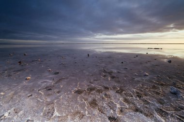 Ünlü ve popüler Tyrrell Gölü, Victoria, Avustralya 'nın Mallee bölgesinde bulunan Sea Lake yakınlarında bulunan büyük bir tuz gölüdür.
