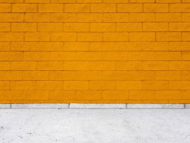 Düzenli şekilli tuğla duvar ve kaba bir yüzey. Kaldırımlı boş turuncu arka plan binası.
