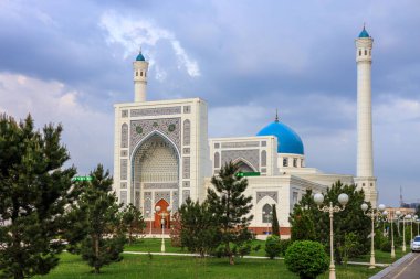 Özbekistan, Taşkent 'in merkezindeki beyaz camii. Yüksek kalite fotoğraf